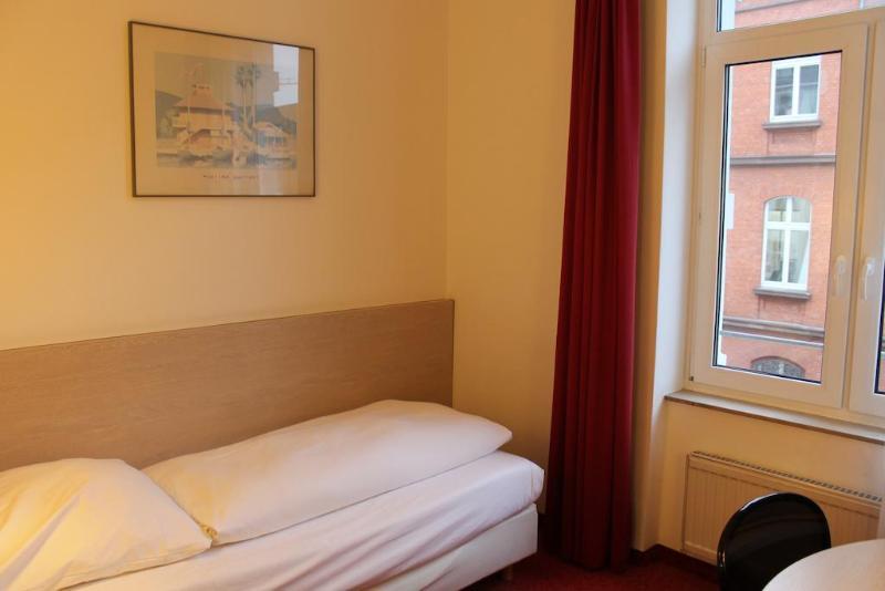 Hotel Topas Frankfurt City Франкфурт-на-Майне Экстерьер фото